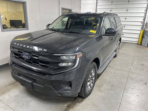 Used 2025 Ford Expedition Max Active image 2