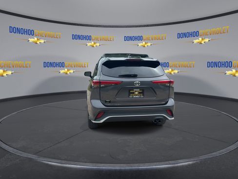Used 2022 Toyota Highlander XSE FWD image 10