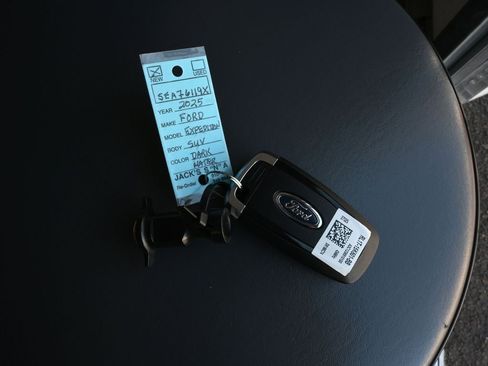 New 2025 Ford Expedition Active image 25