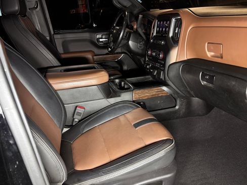 Used 2019 Chevrolet Silverado 1500 High Country w/ Technology Package AWD/4WD image 15