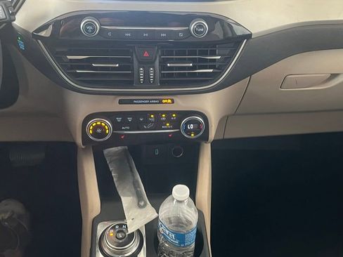 Used 2020 Ford Escape SE image 12