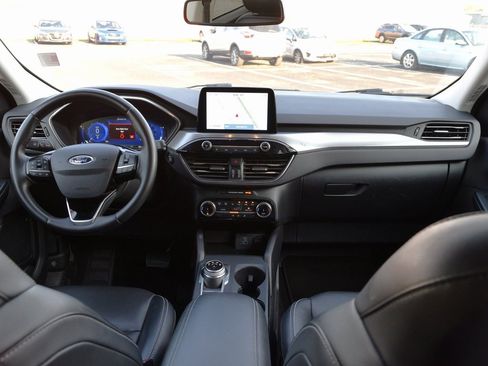 Used 2022 Ford Escape Titanium image 30