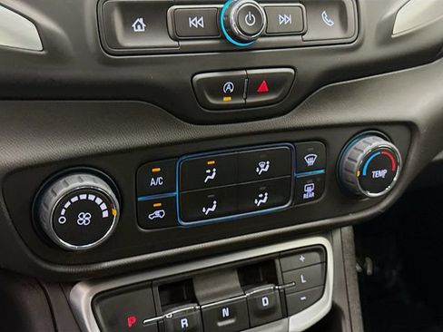 Used 2024 GMC Terrain SLE FWD image 16