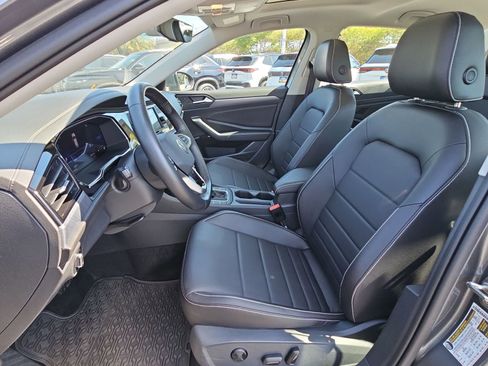 Certified 2023 Volkswagen Jetta SE w/ Panoramic Sunroof Package FWD image 14