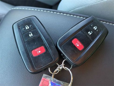 Used 2021 Toyota Corolla SE image 27