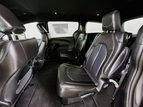 Used 2025 Chrysler Pacifica Select FWD image 27