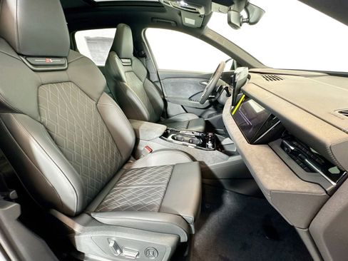 New 2025 Audi SQ6 e-tron Prestige image 25