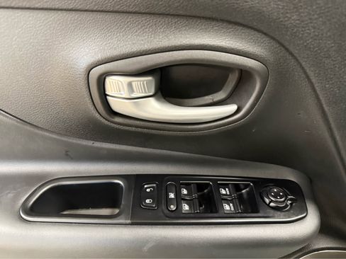 Used 2023 Jeep Renegade Limited w/ Sun/Sound Group image 9