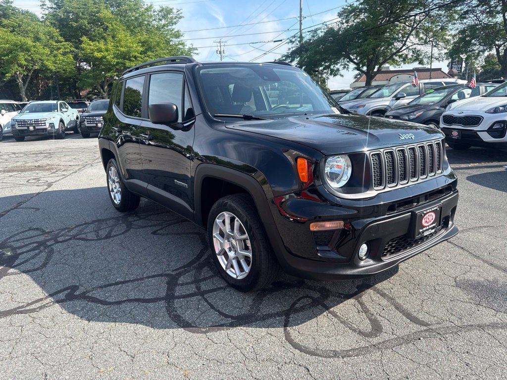 Used 2022 Jeep Renegade Latitude w/ Convenience Group AWD/4WD image 4