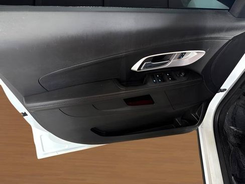 Used 2017 Chevrolet Equinox LS FWD image 10