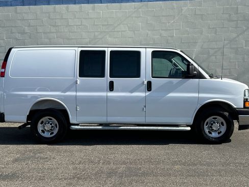 Used 2025 Chevrolet Express 2500 w/ Driver Convenience Package RWD image 3