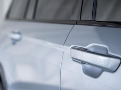 New 2025 Jeep Grand Cherokee Altitude image 15