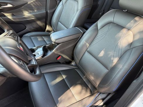 Used 2025 Buick Envista Sport Touring image 36