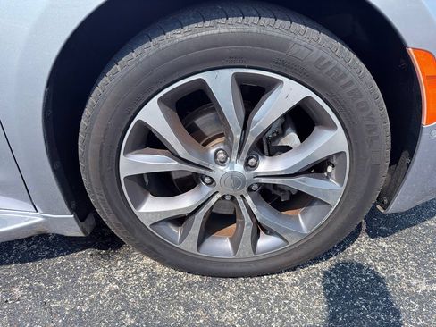 Used 2017 Chrysler Pacifica Limited w/ Advanced Safetytec Group FWD image 16