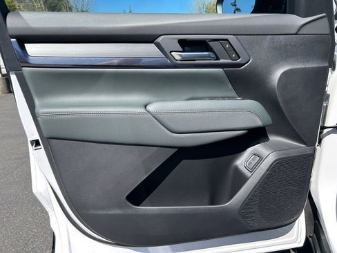New 2026 GMC Terrain AT4 w/ Technology Package II AWD/4WD image 22