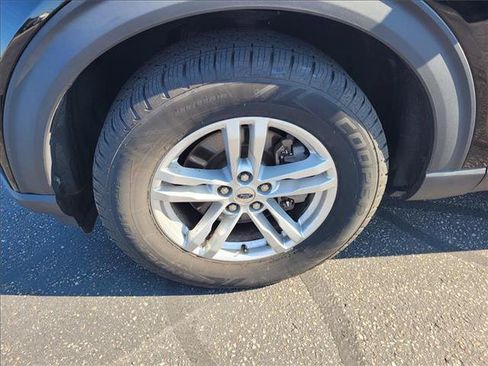 Used 2020 Ford Explorer XLT AWD/4WD image 2