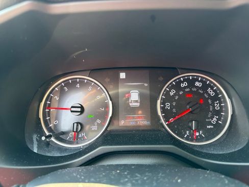Used 2022 Toyota RAV4 XLE Premium FWD image 14