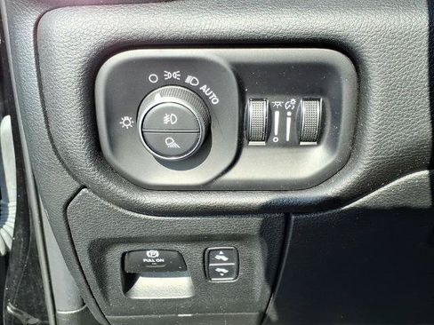 Used 2024 RAM 1500 Laramie AWD/4WD image 18