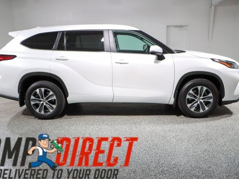 Used 2023 Toyota Highlander XLE image 6