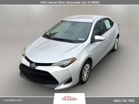 Used 2018 Toyota Corolla LE image 2