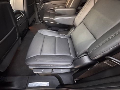 Used 2024 Cadillac Escalade Luxury image 32