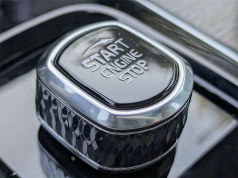 Used 2025 Volvo S90 B6 Plus image 29