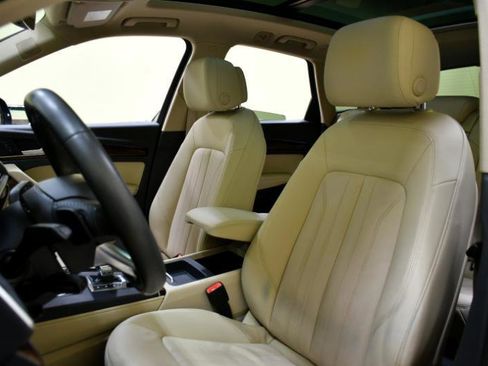 Used 2018 Audi Q5 Prestige w/ Prestige Package image 18