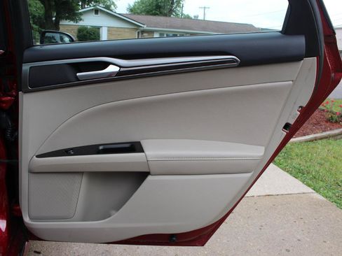 Used 2017 Ford Fusion SE w/ Fusion SE Technology Package FWD image 34