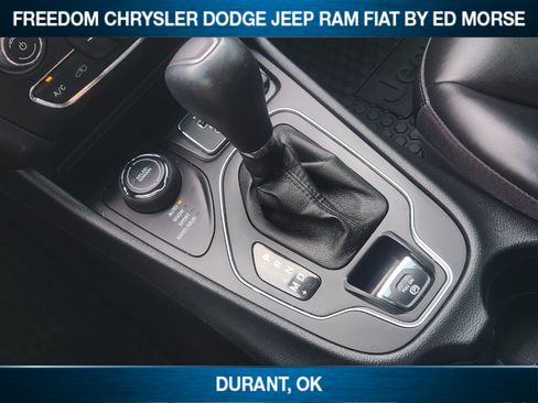 Used 2022 Jeep Cherokee Latitude AWD/4WD image 15
