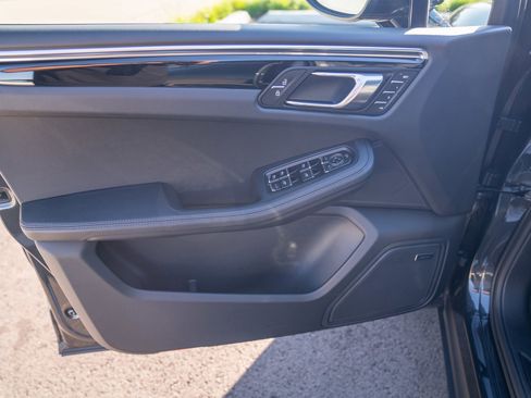 Certified 2026 Porsche Macan AWD/4WD image 10