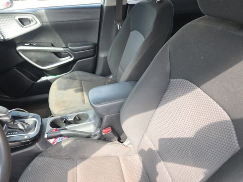 Used 2021 Kia Soul LX image 9