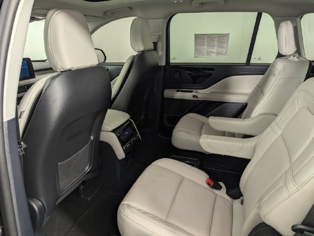 Used 2025 Lincoln Aviator Reserve w/ Jet Appearance Package AWD/4WD image 23
