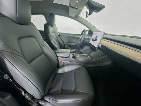 Used 2024 Tesla Model Y Long Range image 30