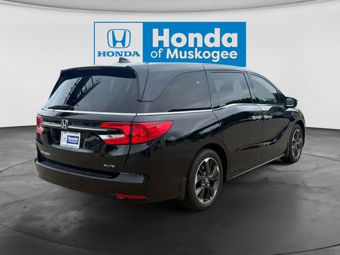 Used 2024 Honda Odyssey Elite image 2