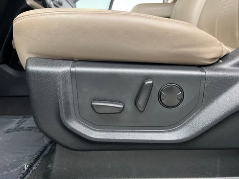 Used 2024 Ford Expedition Max XLT image 10