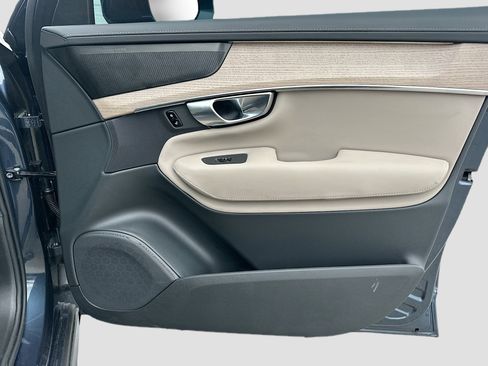 Used 2025 Volvo XC90 B5 Plus w/ Protection Package Premier image 36