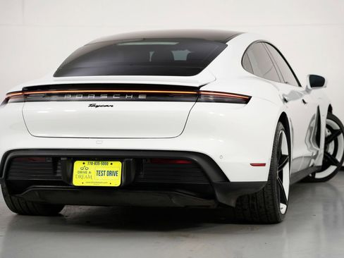 Used 2022 Porsche Taycan image 5