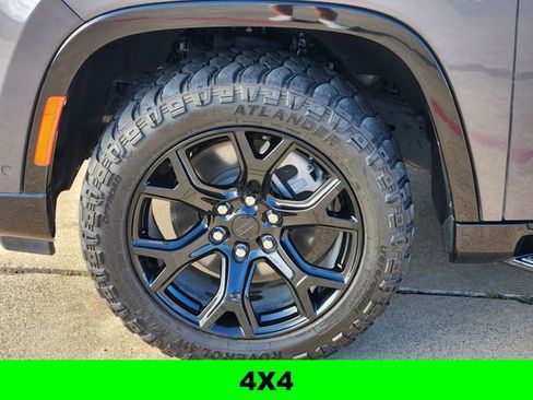 Used 2024 Jeep Wagoneer Series II image 9