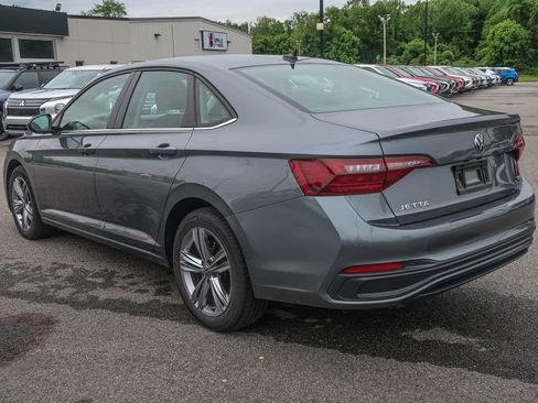 Used 2024 Volkswagen Jetta SE FWD image 13