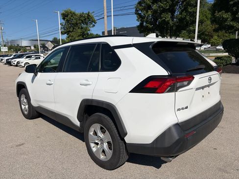Used 2019 Toyota RAV4 XLE AWD/4WD image 2