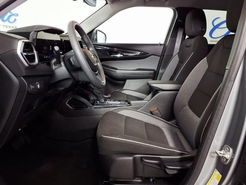Used 2025 Chevrolet TrailBlazer LT FWD image 8