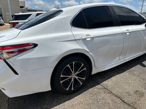 Used 2019 Toyota Camry SE w/ Carpet Mat Package FWD image 8