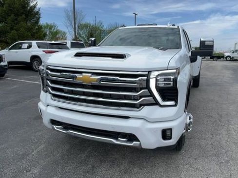 Used 2025 Chevrolet Silverado 3500 High Country w/ High Country Premium Package AWD/4WD image 5