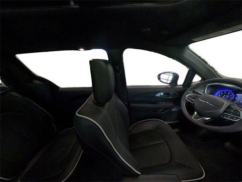 New 2026 Chrysler Pacifica Limited image 39