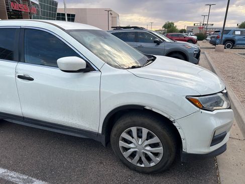 Used 2020 Nissan Rogue S FWD image 2