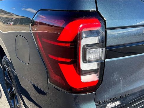 Used 2022 Ford Expedition Limited AWD/4WD image 31
