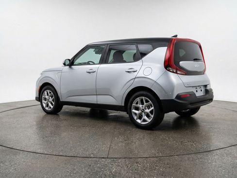 Used 2025 Kia Soul LX w/ LX Technology Package FWD image 6
