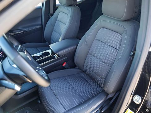 Used 2025 Chevrolet Equinox LT w/ Safety and Technology Package image 7