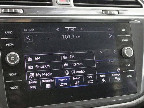 Used 2024 Volkswagen Tiguan SE image 31