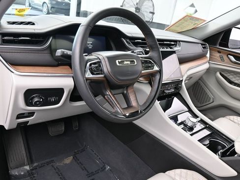 Used 2023 Jeep Grand Cherokee L Summit w/ Luxury Tech Group V image 14